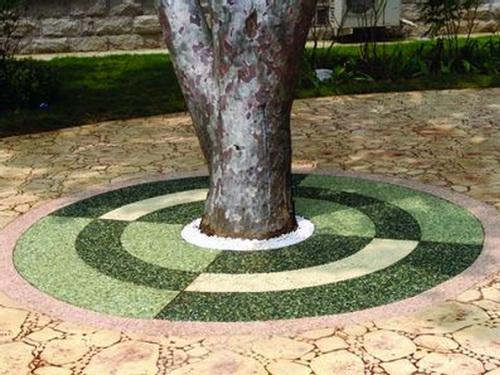  護(hù)樹板其實也是一道風(fēng)景線